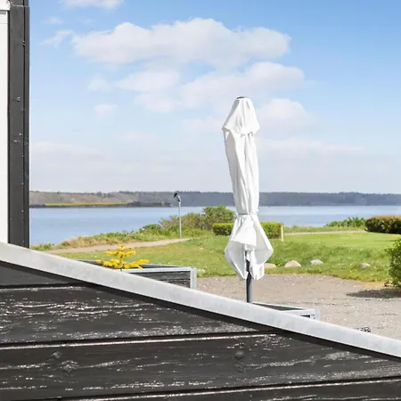 Holiday home In With House Sea View