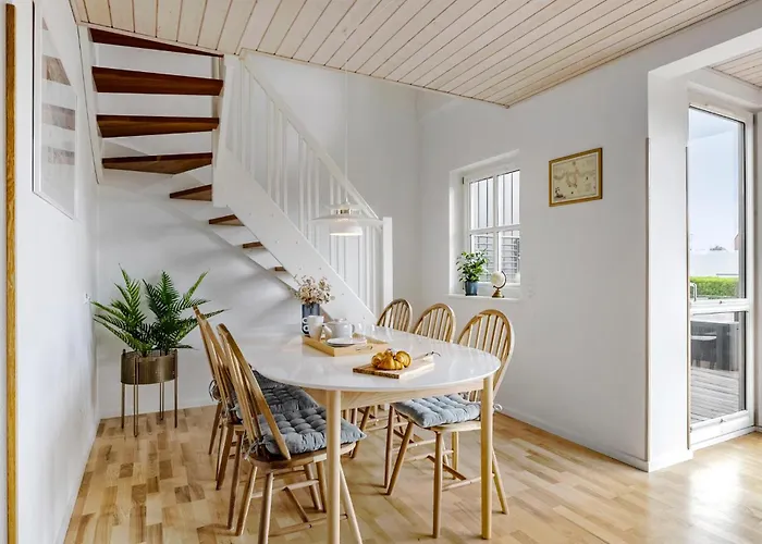 3 Bedroom Awesome In Prázdninový dům *